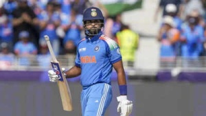 Dinesh Karthik Questions Shreyas Iyer's Omission from India's Asia Cup Squad, Citing Unfairness – Watch