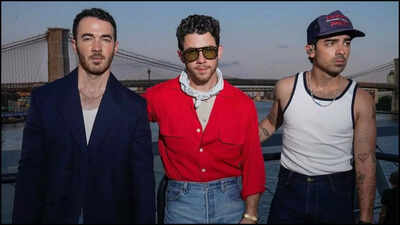 Jonas Brothers pose in front of the Brooklyn Bridge during the Fourth of July celebration.
